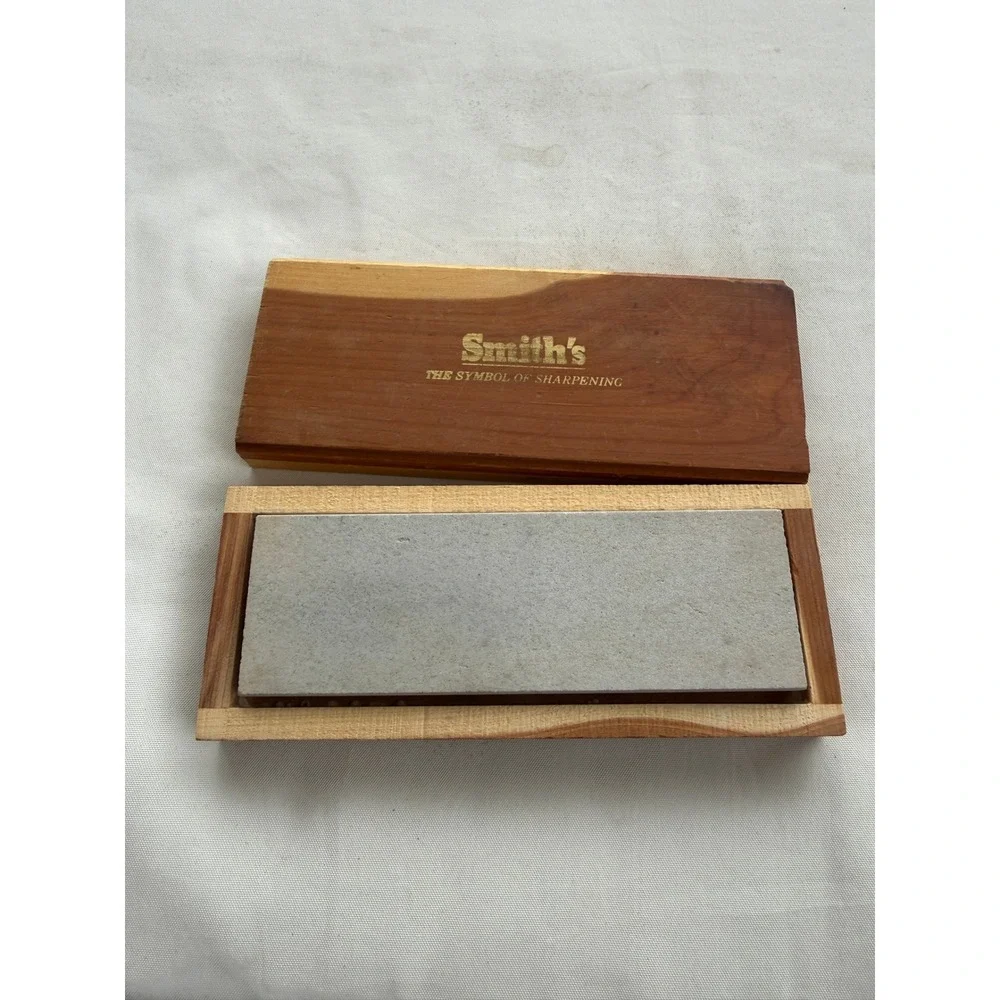 Smiths Arkansas Sharpening Stone in Natural‎ Cedar Wood Storage Box Case
